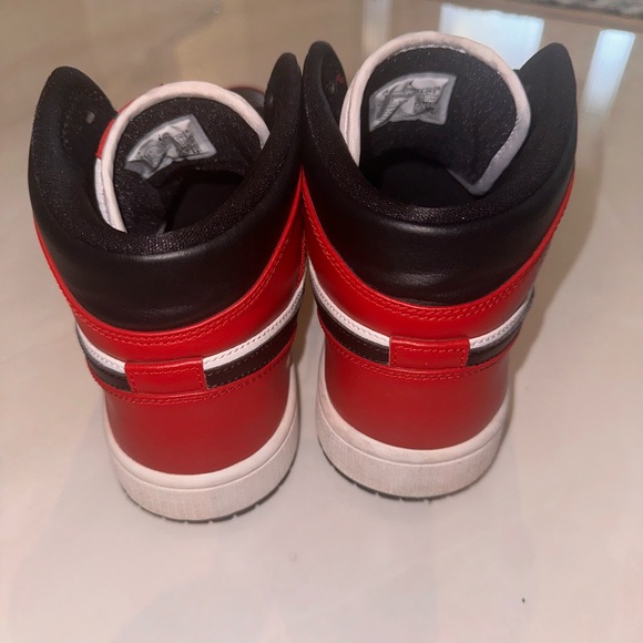 Nike Air Jordan 1 Mid Chicago Black Toe SIZE 9 - EUR 42.5 - Picture 3 of 9